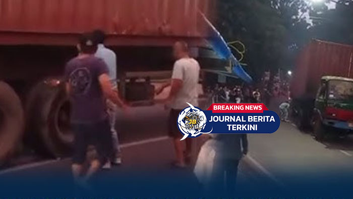 [VIDEO] Viral Aksi Heroik Warga Hentikan Truk Rem Blong saat Jalan Menurun, Langsung Ganjal Ban