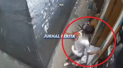 Video Viral! Seorang Maling Terpergok Curi Motor Ngumpet Di Rumah Warga