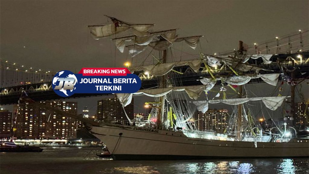 Video Detik-Detik Kapal Latih AL Meksiko Tabrak Jembatan Brooklyn New York