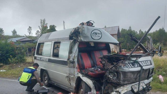 Kecelakaan Ambulans Bawa Jenazah Tabrak Truk, Sopir Meninggal
