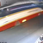 Video Detik-Detik Ban Bus Lepas Hantam Pengendara Motor di Kediri