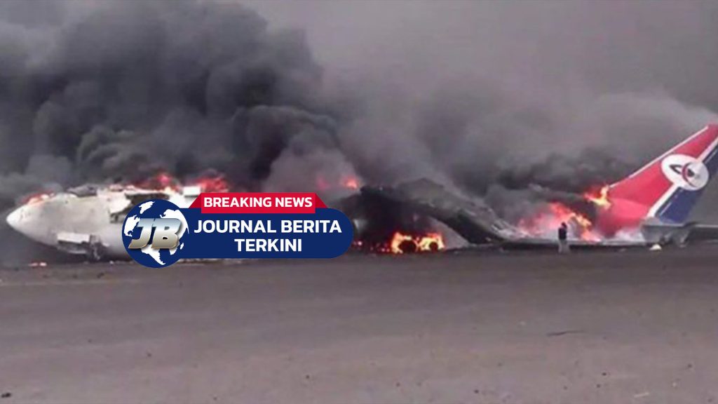 Video Detik-detik Pesawat Yaman Penumpang Calon Jamaah Haji Yaman Hancur dalam Serangan Udara Israel