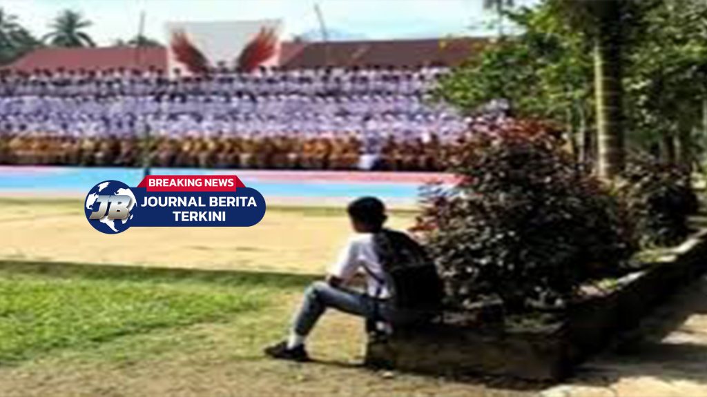 Video Viral Anak Sekolah di Sumbar Hanya Bisa Menyaksikan dari Jauh Saat Teman-Temannya Rayakan Kelulusan