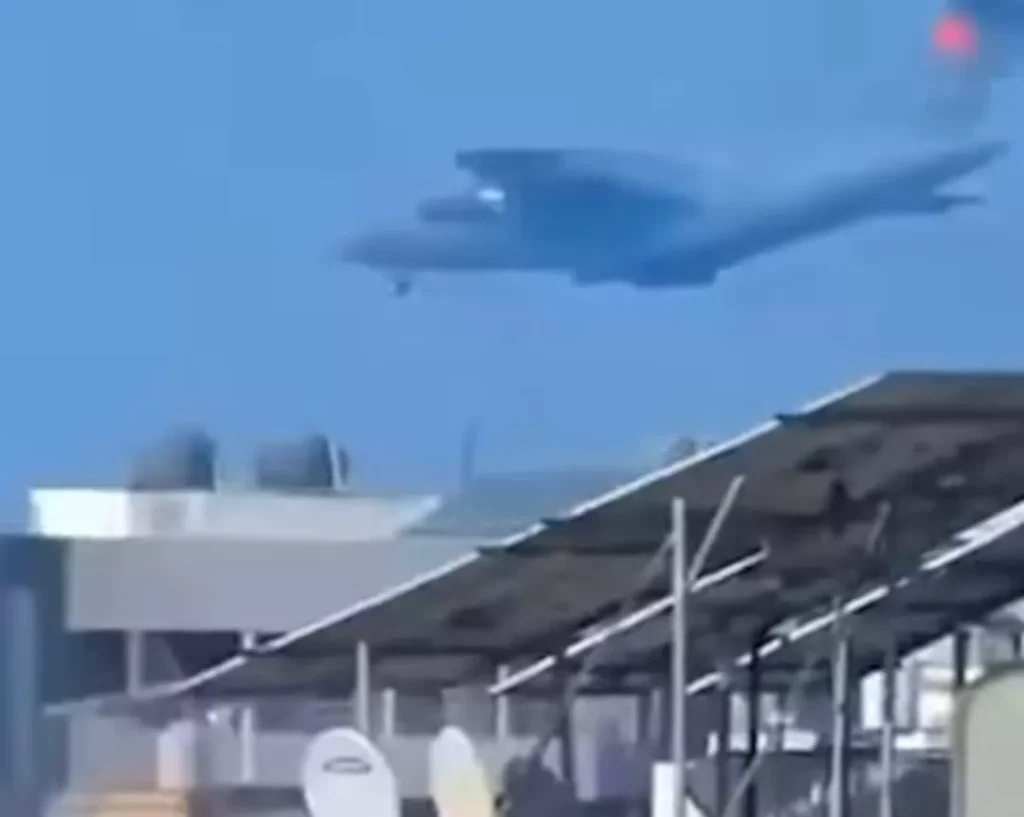 Video Penampakan Pesawat Militer China Terobos Langit Israel