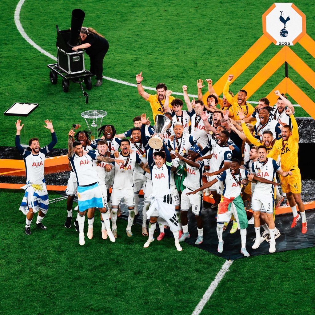 Video Son Heung-min Gembira Akhirnya Menjadi Legenda Tottenham Setelah Mengangkat Trofi Liga Europa