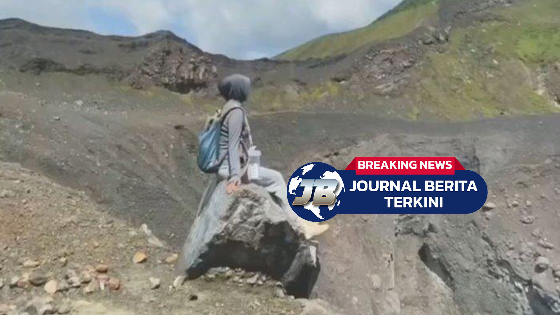 Demi Konten! Video Wisatawan Nekat Duduk di Bibir Kawah Bukit Kaba RL Bengkulu, Kini Diblacklist