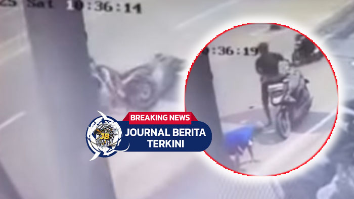 Video Detik-Detik Tukang Parkir Di Tabrak Sepeda Motor!