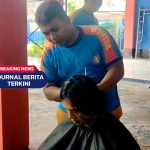 [VIDEO] Momen Unik di Pos Damkar Kalirungkut, Warga Bukan Minta Bantu Padamkan Api, Melainkan Potong Rambut