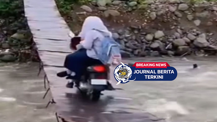 [VIDEO] Pelajar Lewati Jembatan Darurat Tanpa Pembatas di Sumbar, Ternyata Sudah 1 Tahun Belum Diperbaiki