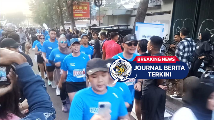 [VIDEO] Pelari Pocari Run Bandung Lintasi Jalan, Tiba-tiba Klakson Mobil Motor Terdengar Nyaring dan Keras