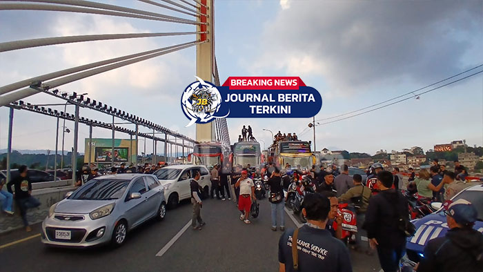 [VIDEO] Ratusan Bus Pariwisata Blokade Flyover Pasupati Bandung, Arus Lalu Lintas Lumpuh