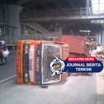 [VIDEO] Truk Sampah Terguling di Jalan Ahmad Yani, Menyebabkan Lalu Lintas Menjadi Tersendat