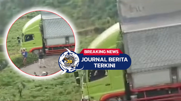 Video Detik-Detik Truk Tronton Wingbox Terperosok dan Melintang di Jalan Gerlang-Dieng, Akses ke Dieng Lumpuh Total