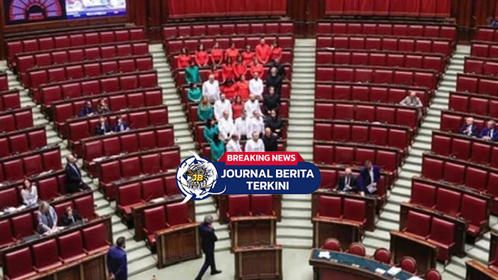 [VIDEO] Anggota Parlemen Italia Gelar Aksi Koreografi Bendera PaIestina dalam Rapat Resmi