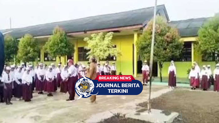 [VIDEO] Arogansi! Oknum Guru Hampir Cekik Siswa Sekolah Dasar Di Lampung