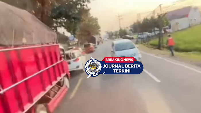 [VIDEO] Detik-Detik Kecelakaan Bus Tabrak Pengendara Lain Saat Berusaha Lewati Jalanan Macet