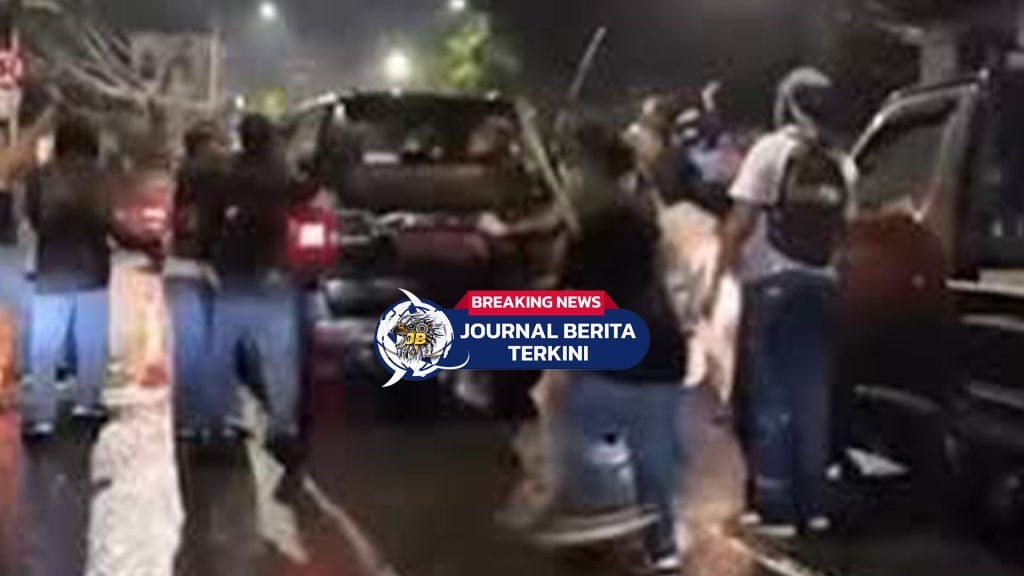 [VIDEO] Dikira mobil DPR! Lurah Manggarai Selatan Dikeroyok Massa Demo DPR, Barang Berharga Dirampas