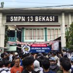 [VIDEO] Dugaan Pelecehan Oknum Guru, Ratusan Alumni SMPN 13 Kota Bekasi Demo Sekolah