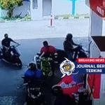 [VIDEO] Kaget! Pemotor Terjatuh Saat Isi BBM di SPBU, Gas Diduga Nyangkut
