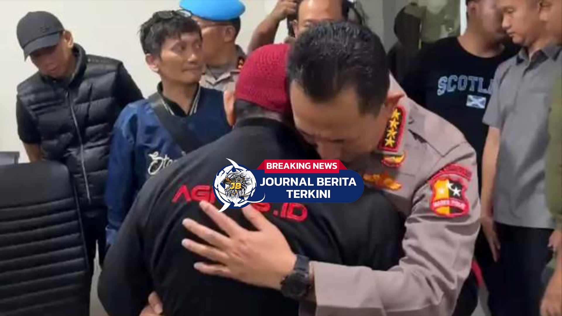 [VIDEO] Kapolri Peluk dan Minta Maaf ke Keluarga Ojol yang Tewas Dilindas Rantis