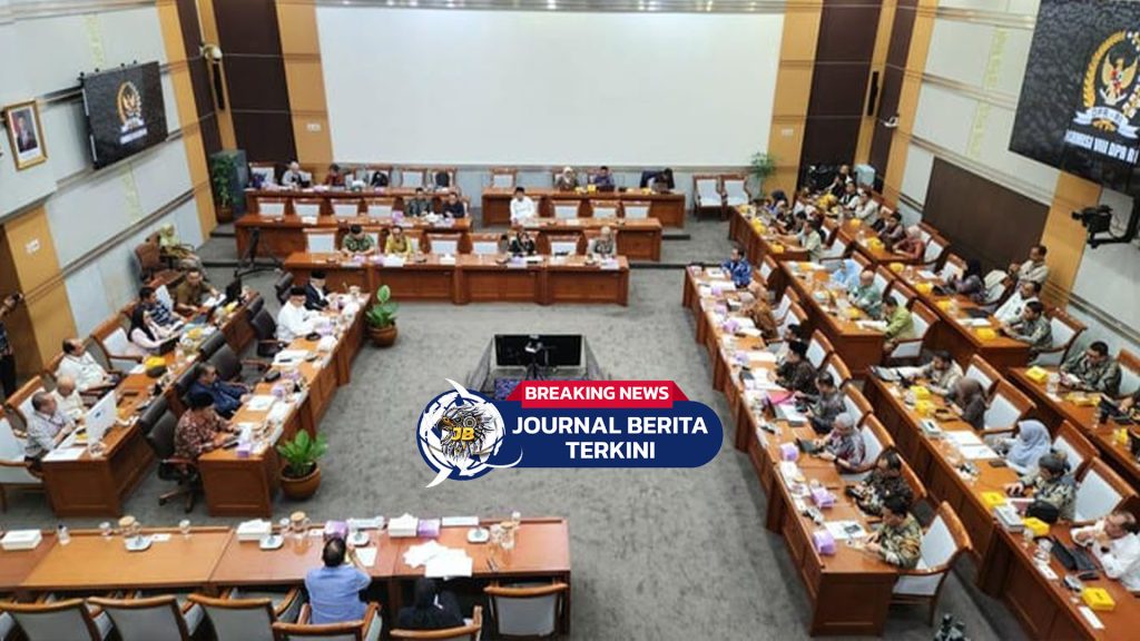 [VIDEO] Takut Terjebak Demo, Anggota Dewan Desak Rapat DPR Segera Dipercepat!