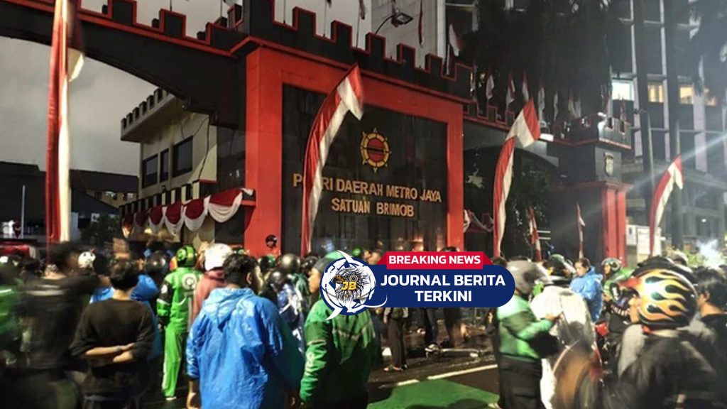 [VIDEO] Terkait Rekan Tertabrak Rantis! Mako Brimob Ramai Didatangi Ojol