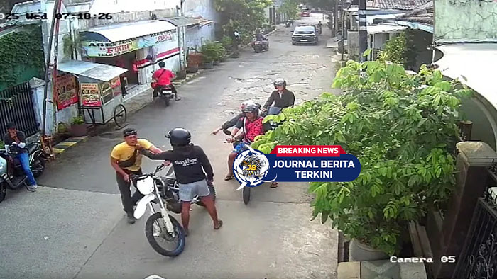 [VIDEO] Aksi Bang Jago di Cibinong Bogor Pukuli Dua Orang, Warga Kesal hingga Geruduk Rumah Pelaku