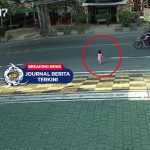 [VIDEO] Balita 2 Tahun Terekam Jalan Sendirian di Mojokerto, Picu Kecelakaan Beruntun