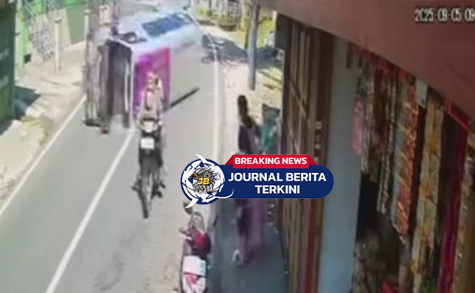 [VIDEO] Ngeri! Beredar CCTV Detik-Detik Insiden Mobil Elf Terguling di Belik, Pemalang