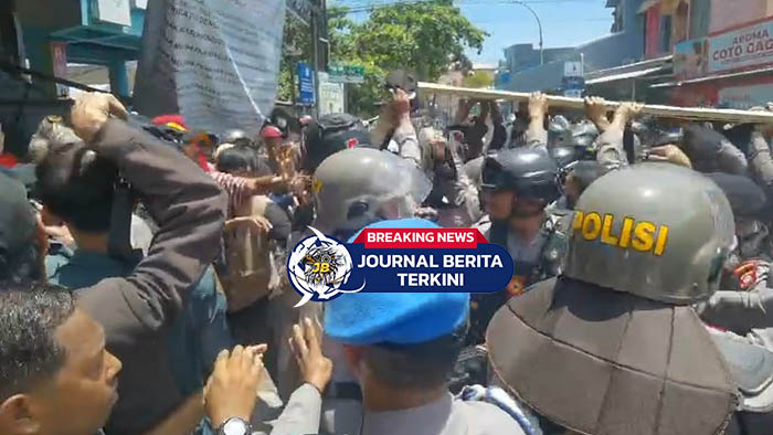 [VIDEO] Polisi Turunkan 70 Personel! Eksekusi Ruko di Jalan Gagak Makassar Ricuh