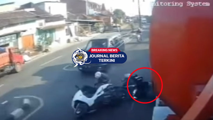 [VIDEO] Rekaman Detik-Detik Kecelakaan Pemotor Tewas Terlindas Truk Tangki Di Klaten