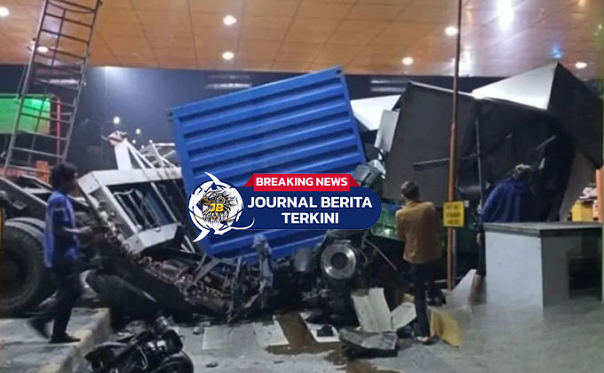 [VIDEO] Truk Kontainer Seruduk Pintu Tol Ciawi 2, Tiga Gerbang Hancur dan Sopir Melarikan Diri