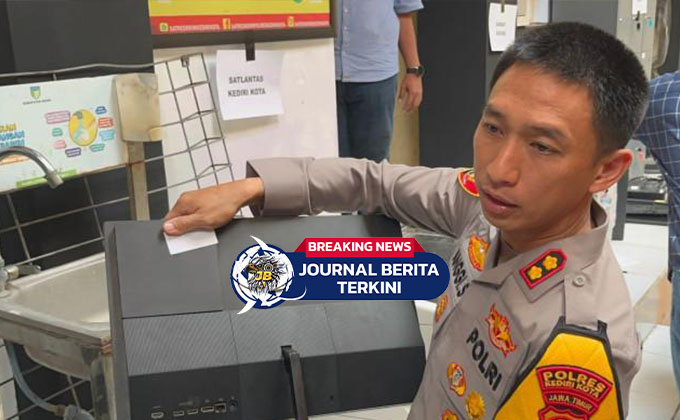 [VIDEO] Warga Kediri Mulai Kembalikan Barang Jarahan ke Mapolres, dari Lemari dan Kulkas hingga Pohon