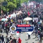 [VIDEO] Aksi Demo Pati Memanas! Saat Warga Tantang Polisi di Depan Pendopo!