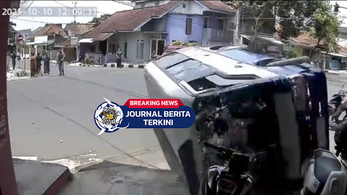 [VIDEO] Kecelakaan Minibus Elf Jurusan Purwokerto–Bandung Tabrak Dua Motor dan Counter HP di Ciamis