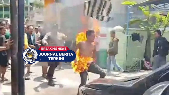 [VIDEO] Ngeri! Maling Motor Dihajar Massa, Disiram Bensin hingga Terbakar di Jalan Jojoran Surabaya