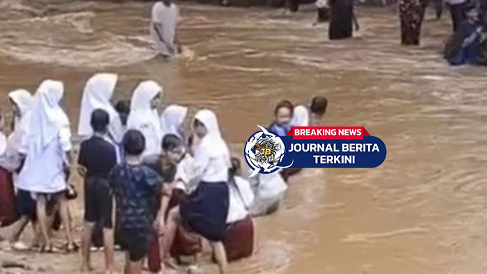 [VIDEO] Setahun Jembatan Hanyut! Anak Sekolah di Pandeglang Masih Menyebrangi Sungai untuk Sekolah