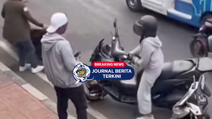 [VIDEO] Warga yang Menolong Dimaki! Pengendara Motor Wanita Dihentikan Enam Debt Collector di Cengkareng