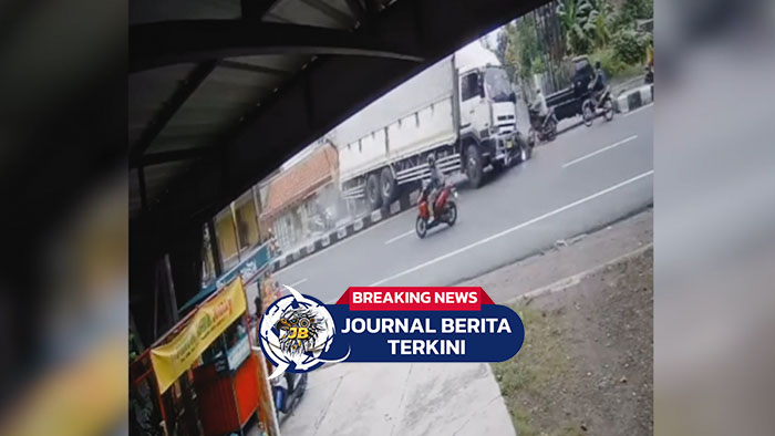 [VIDEO] Detik-Detik Kecelakaan Melibatkan Dua Truk dan Satu Motor di Jalur Solo–Jogja