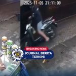 [VIDEO] Lagi Asyik Ngobrol di Konter HP, Motor Emak-Emak Tiba-Tiba Dibawa Pergi