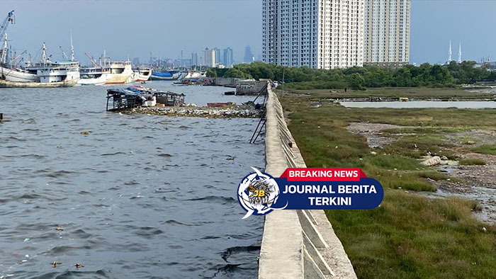 [VIDEO] Menjelang Puncak Rob! Tanggul Muara Baru Terekam Alami Kebocoran